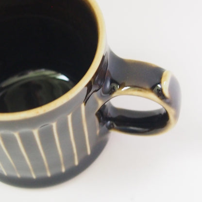9　茶青磁マグカップ（小） | 横尾聡