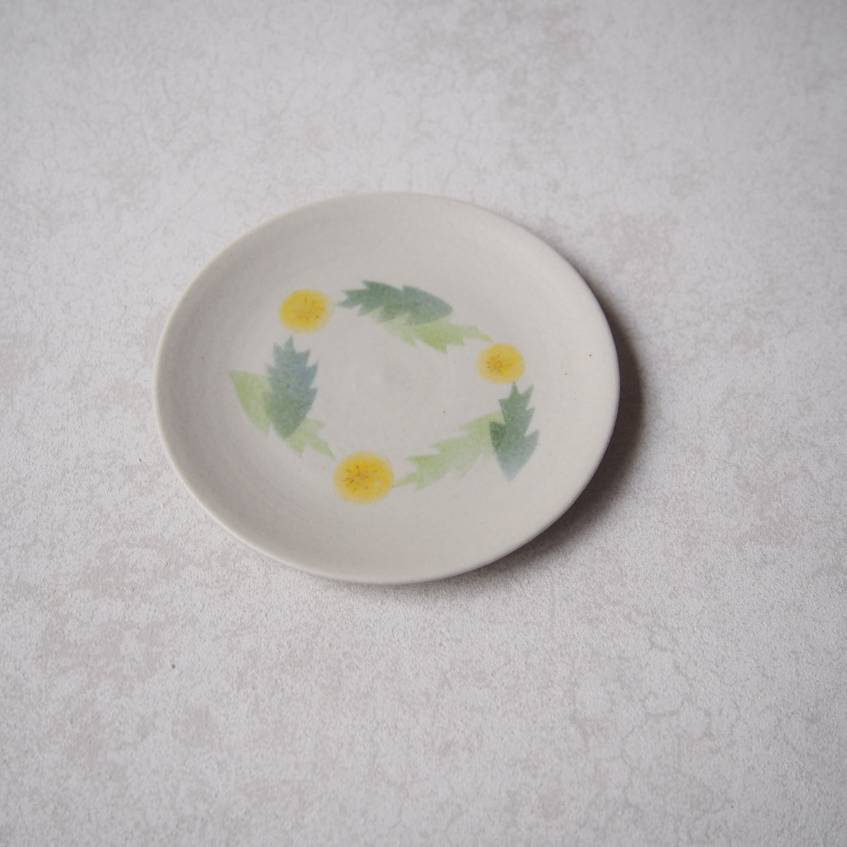 80-2　4寸皿　タンポポ | はるな陶芸工房
