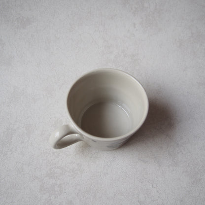 111　マグカップ　木とリス | はるな陶芸工房