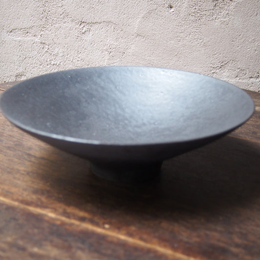 18　黒釉中平鉢  | 田代倫章