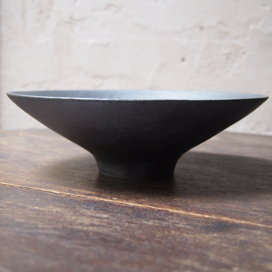 18　黒釉中平鉢  | 田代倫章