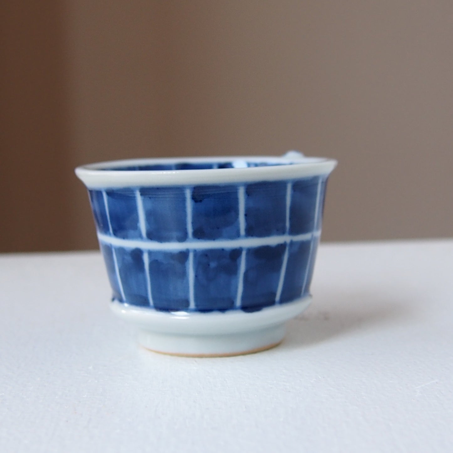 2　染付唐子風呂覗き酒吞 | 新道工房