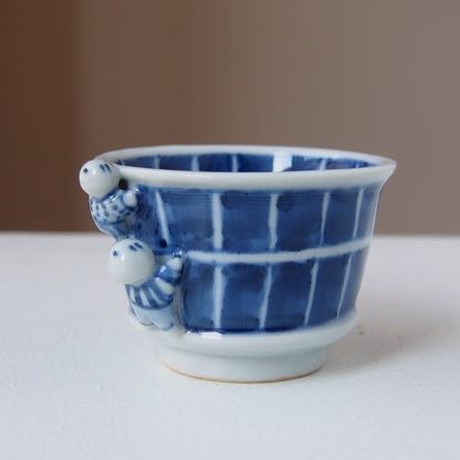 2　染付唐子風呂覗き酒吞 | 新道工房