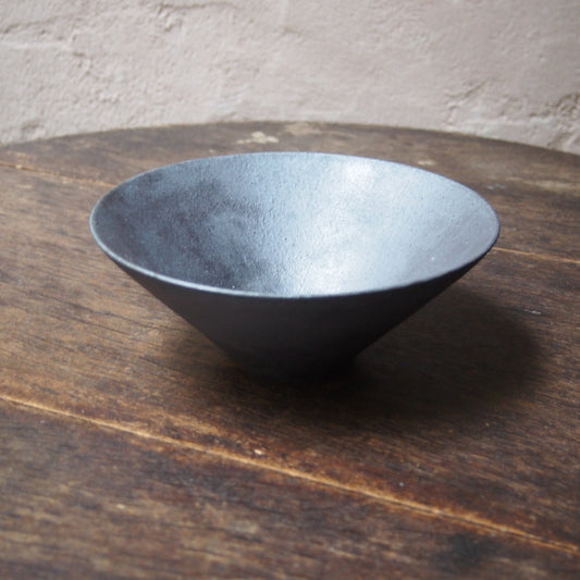 34　黒灰中鉢  | 田代倫章