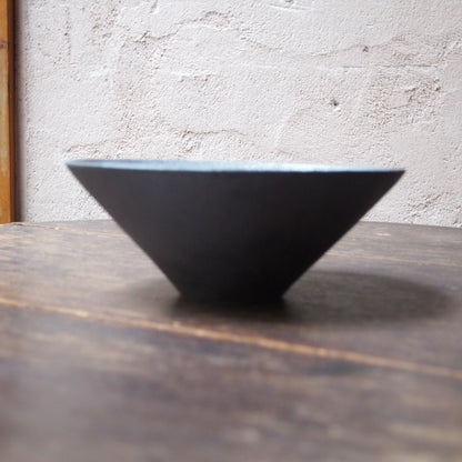 34　黒灰中鉢  | 田代倫章
