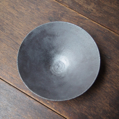 34　黒灰中鉢  | 田代倫章