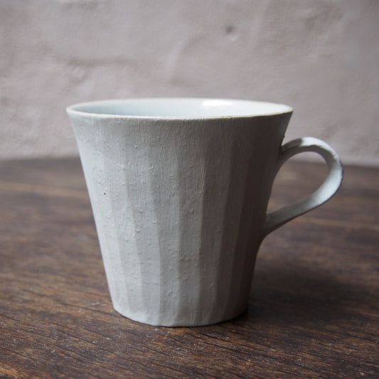 49　白釉手付きしのぎカップ  | 田代倫章