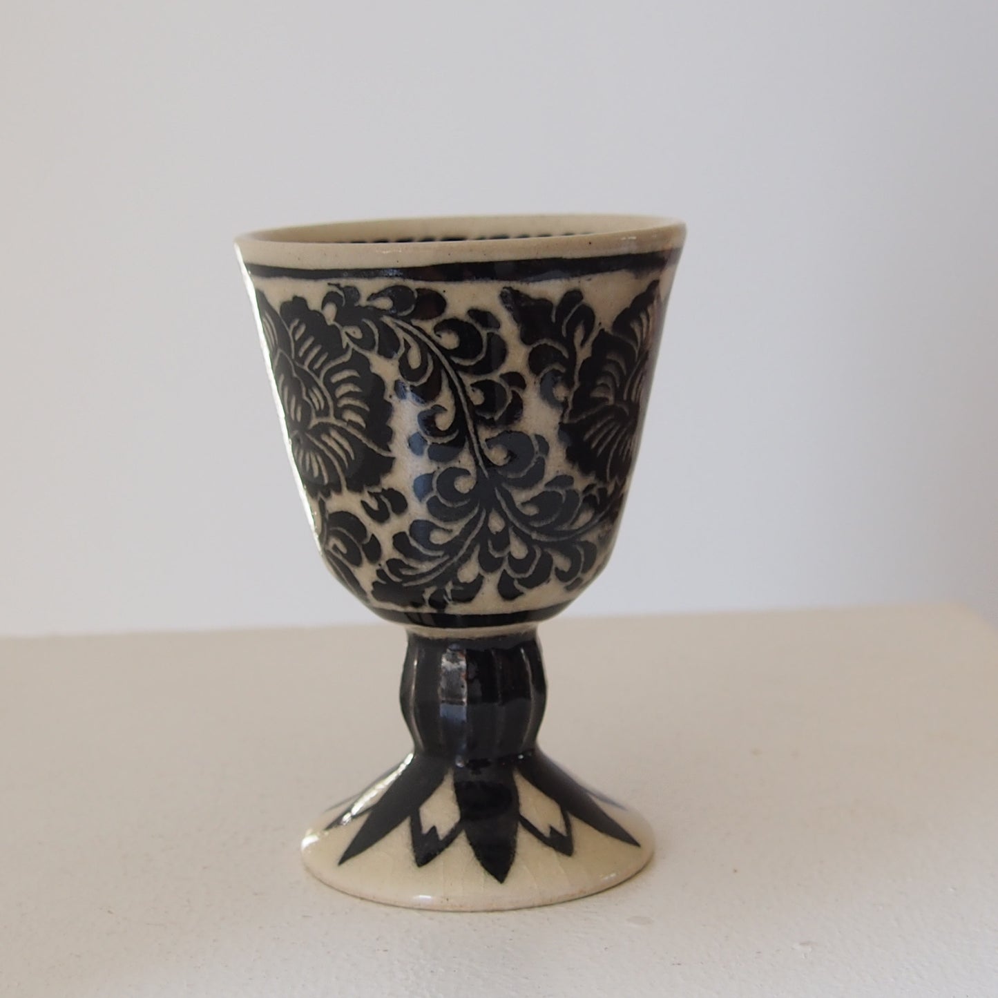 6-2　ゴブレット（白黒の花柄） | 川島いずみ