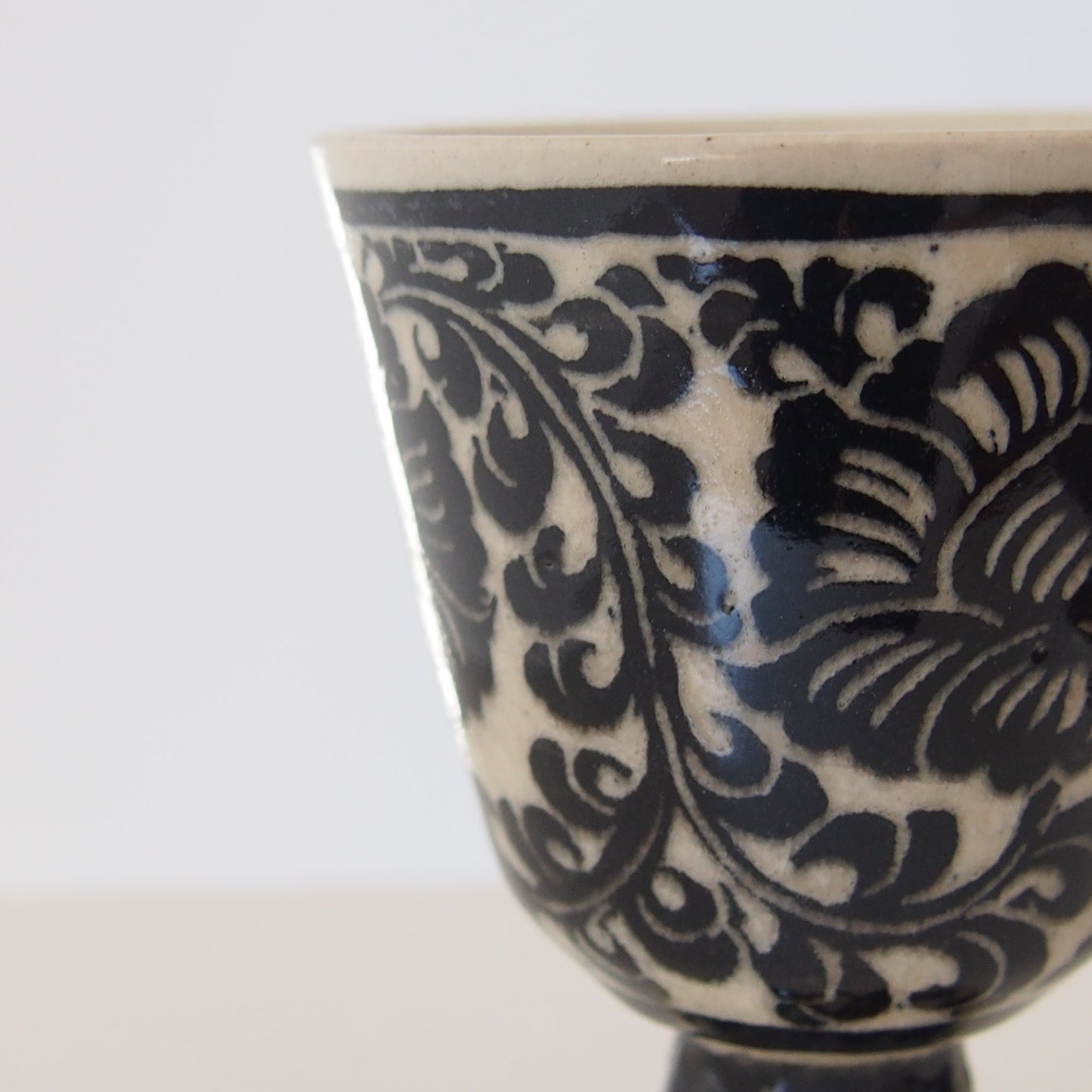 6-2　ゴブレット（白黒の花柄） | 川島いずみ