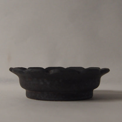 黒釉輪花3寸リム皿