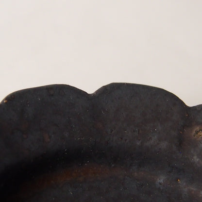 黒釉輪花3寸リム皿