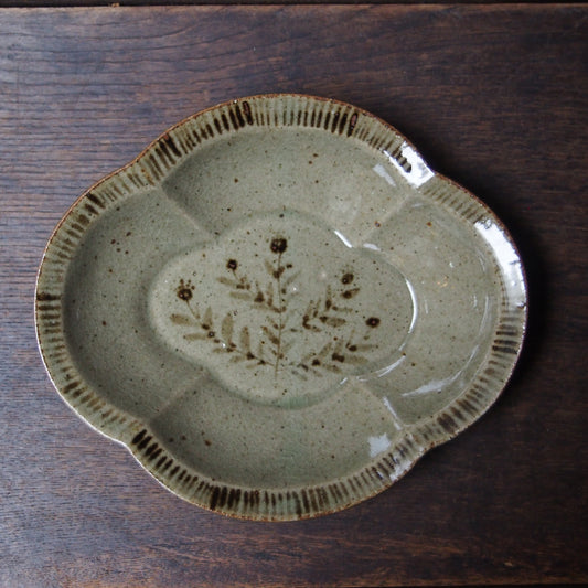 2 鍔縁木瓜皿M（鉄絵並白釉） | 加藤舞