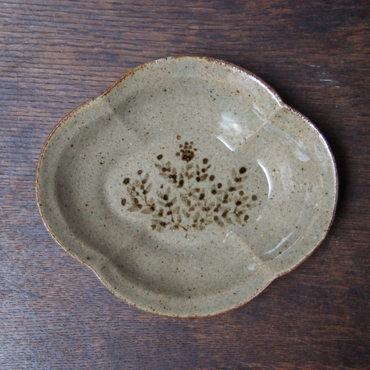 4 鍔縁木瓜皿S（鉄絵並白釉） | 加藤舞