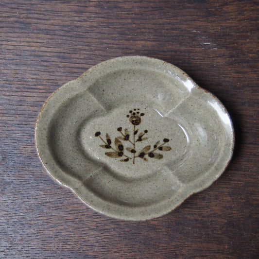 6 鍔縁木瓜皿SS（鉄絵並白釉） | 加藤舞