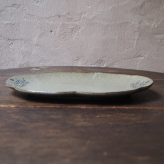 12 輪花オーバルL（呉須絵） | 加藤舞