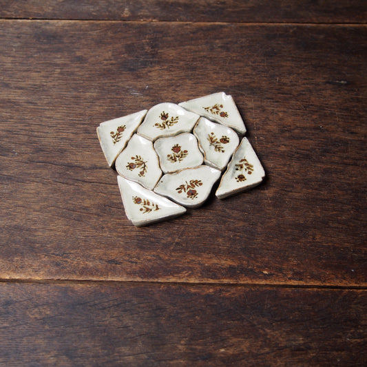 22 九子盆型箸置き（9個セット）（鉄絵並白釉） | 加藤舞