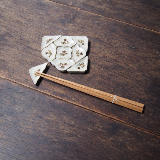 22 九子盆型箸置き（9個セット）（鉄絵並白釉） | 加藤舞