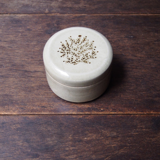 25 蓋物4寸（鉄絵並白釉） | 加藤舞