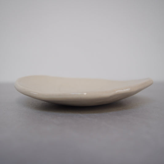 32　丸皿2 白うさぎ | 黒木杏子