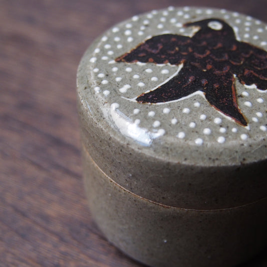 31 蓋物2.5寸（鉄絵並白釉） | 加藤舞