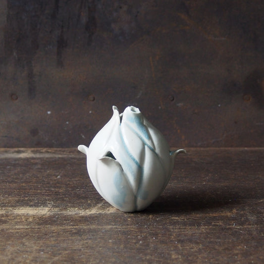 72 蕾vase | 紫蓮