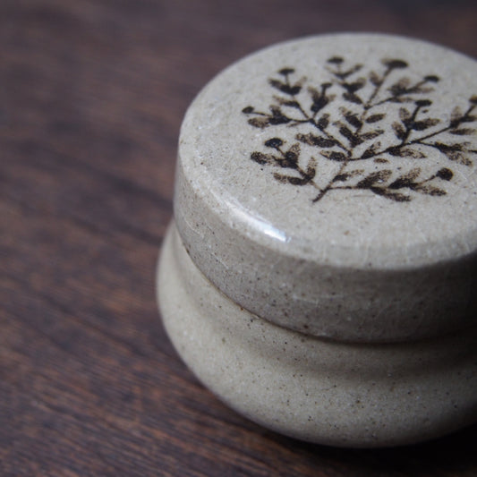 32 蓋物2寸（鉄絵） | 加藤舞