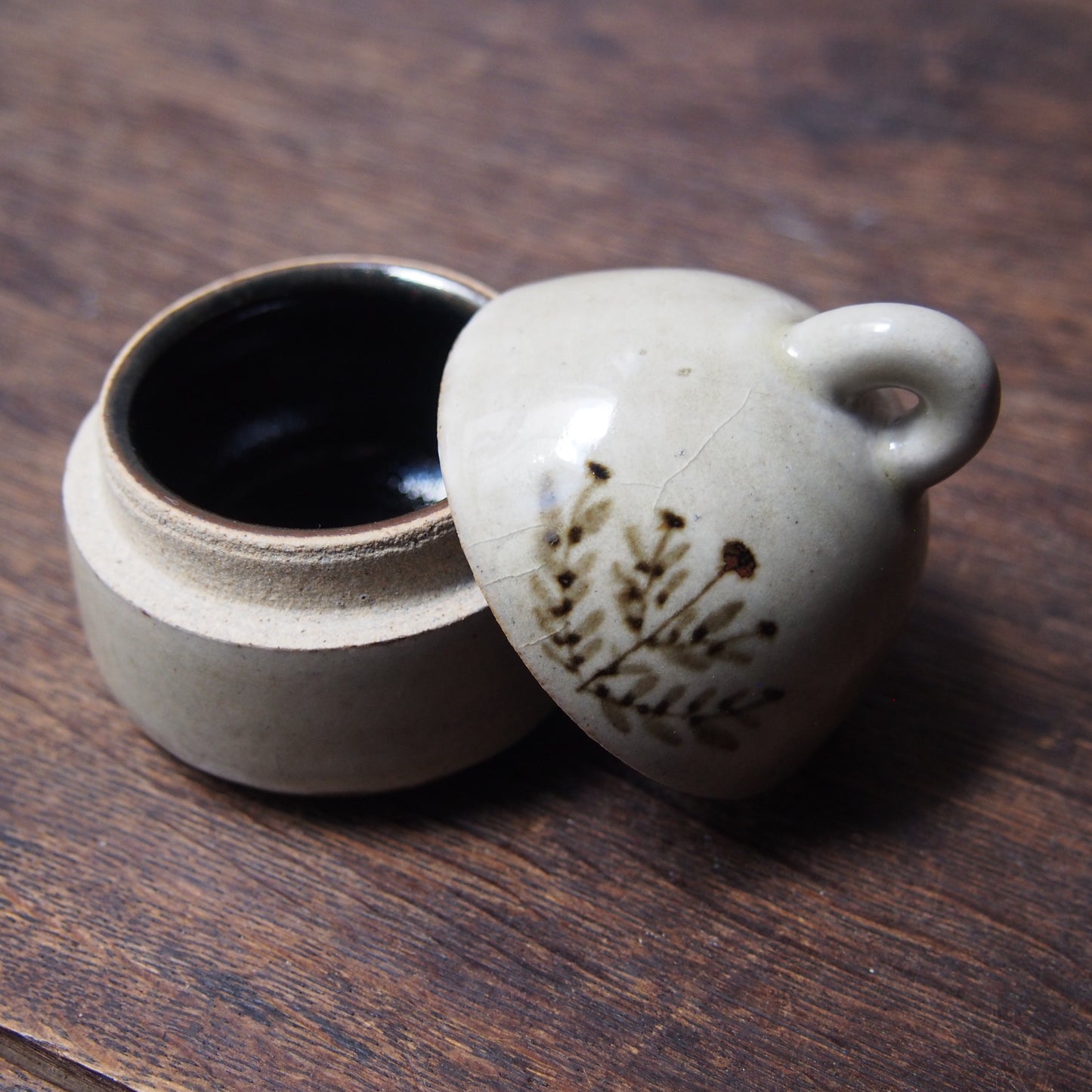 33 蓋物2寸（鉄絵並白釉） | 加藤舞