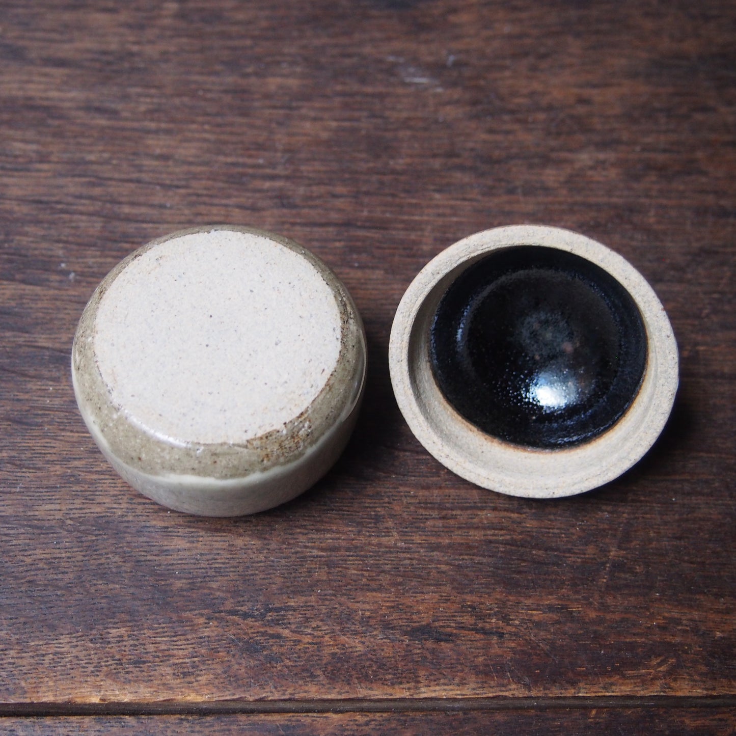 33 蓋物2寸（鉄絵並白釉） | 加藤舞