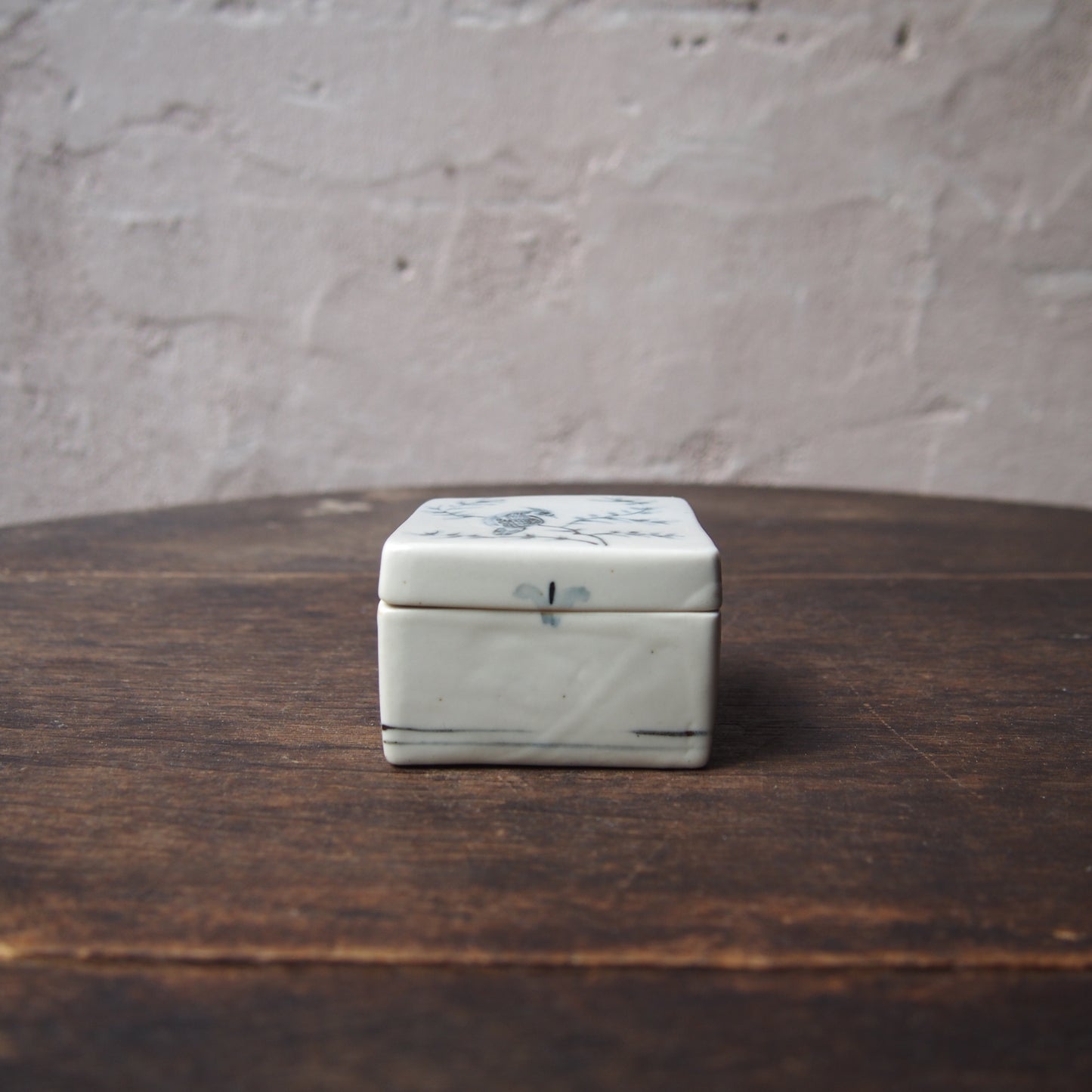 35 くりぬきの蓋物 （磁器染付） | 加藤舞