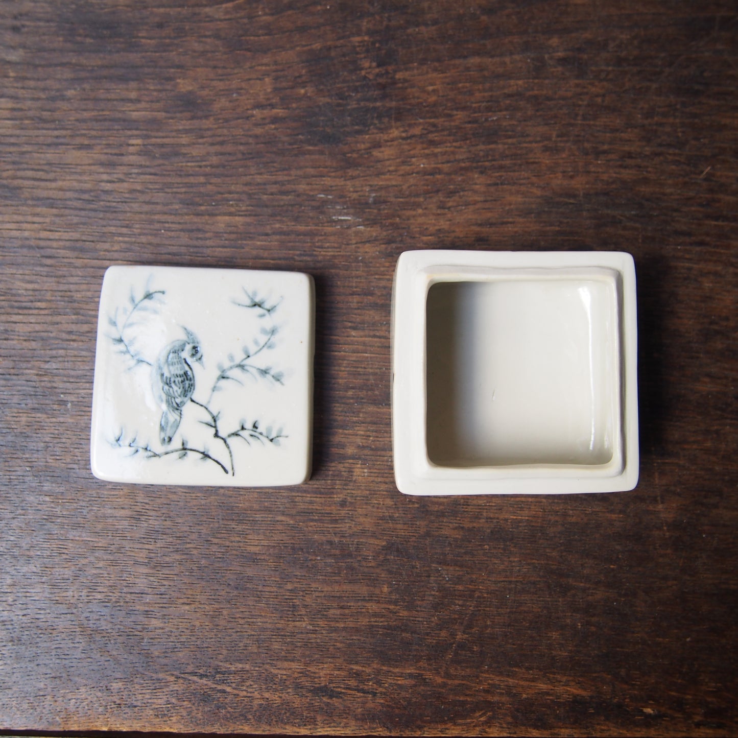 35 くりぬきの蓋物 （磁器染付） | 加藤舞