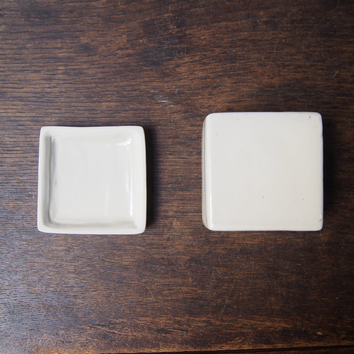 35 くりぬきの蓋物 （磁器染付） | 加藤舞