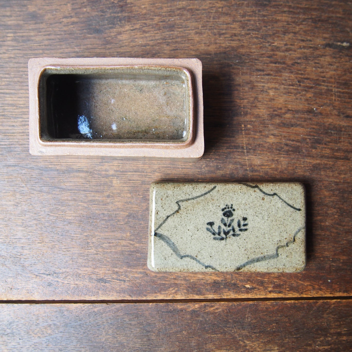 39 くりぬきの蓋物 長四角（呉須絵） | 加藤舞