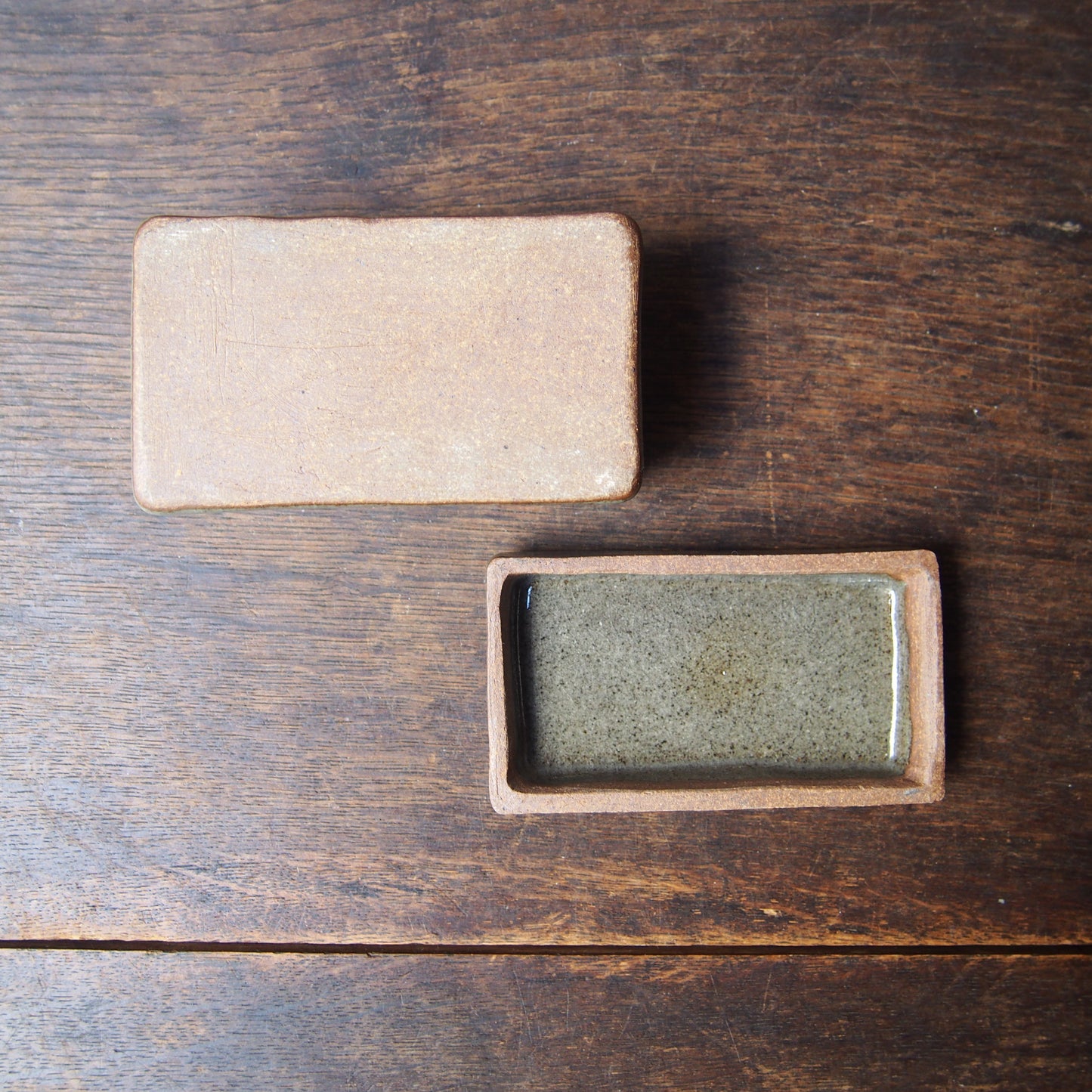 39 くりぬきの蓋物 長四角（呉須絵） | 加藤舞