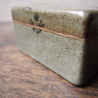 39 くりぬきの蓋物 長四角（呉須絵） | 加藤舞