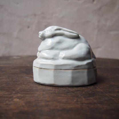 40 うさぎの蓋物 （磁器） | 加藤舞