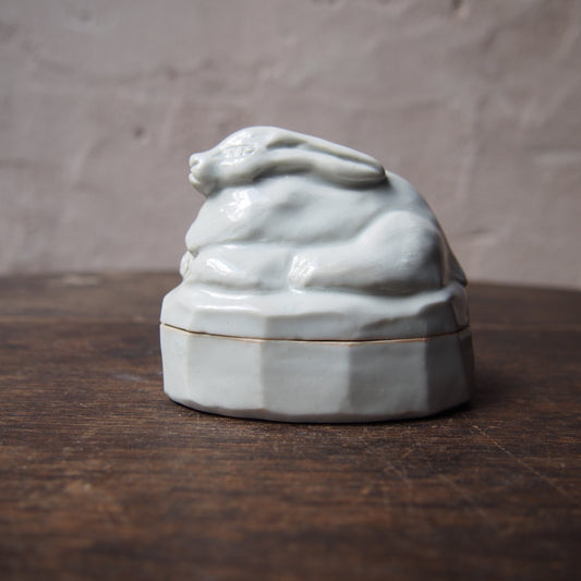 40 うさぎの蓋物 （磁器） | 加藤舞