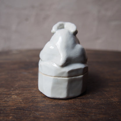 40 うさぎの蓋物 （磁器） | 加藤舞