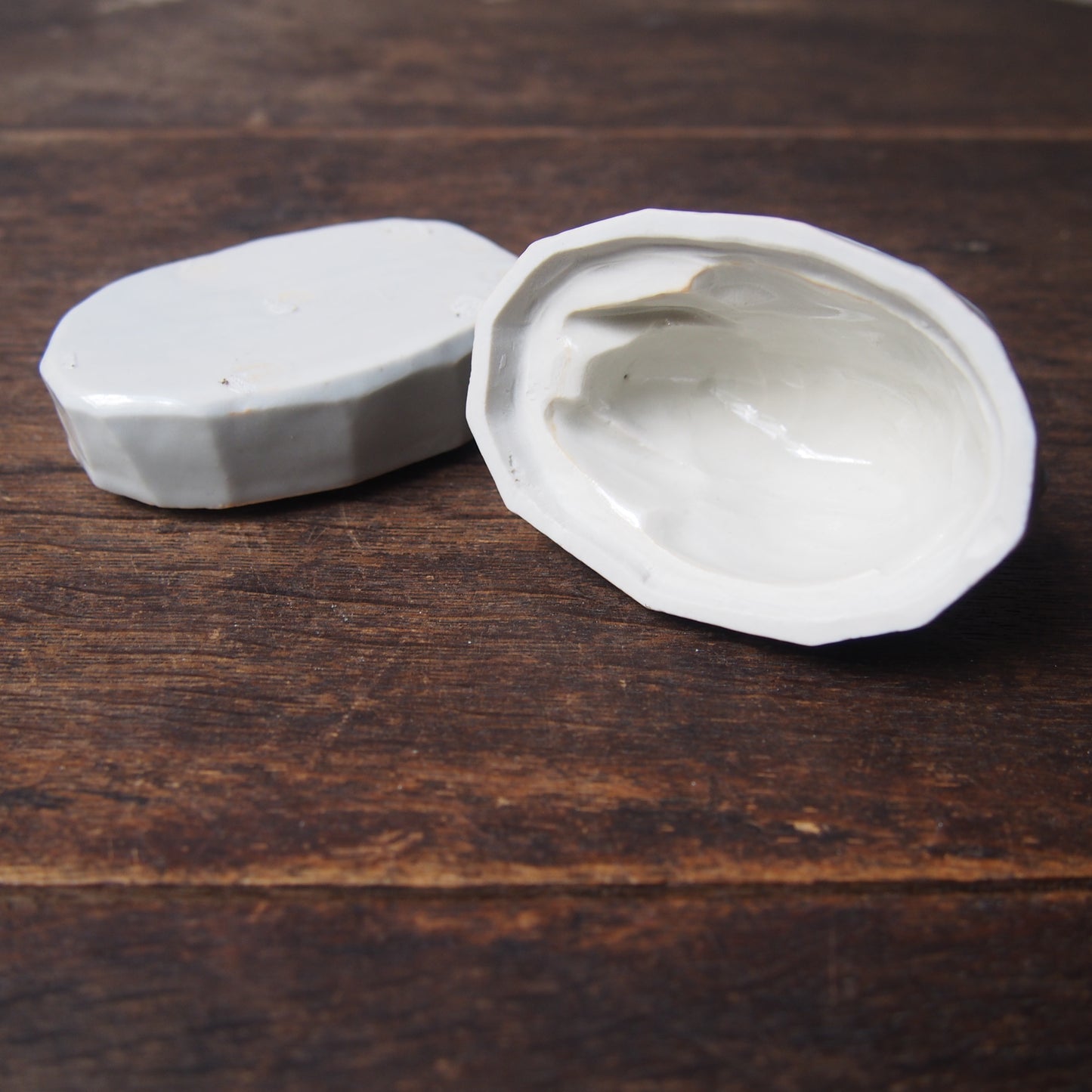 40 うさぎの蓋物 （磁器） | 加藤舞