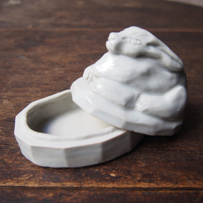 40 うさぎの蓋物 （磁器） | 加藤舞