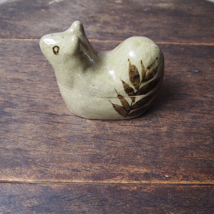 42 リスの蓋物 （鉄絵並白釉） | 加藤舞