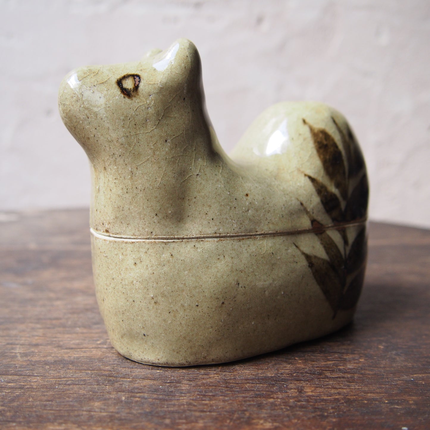 42 リスの蓋物 （鉄絵並白釉） | 加藤舞