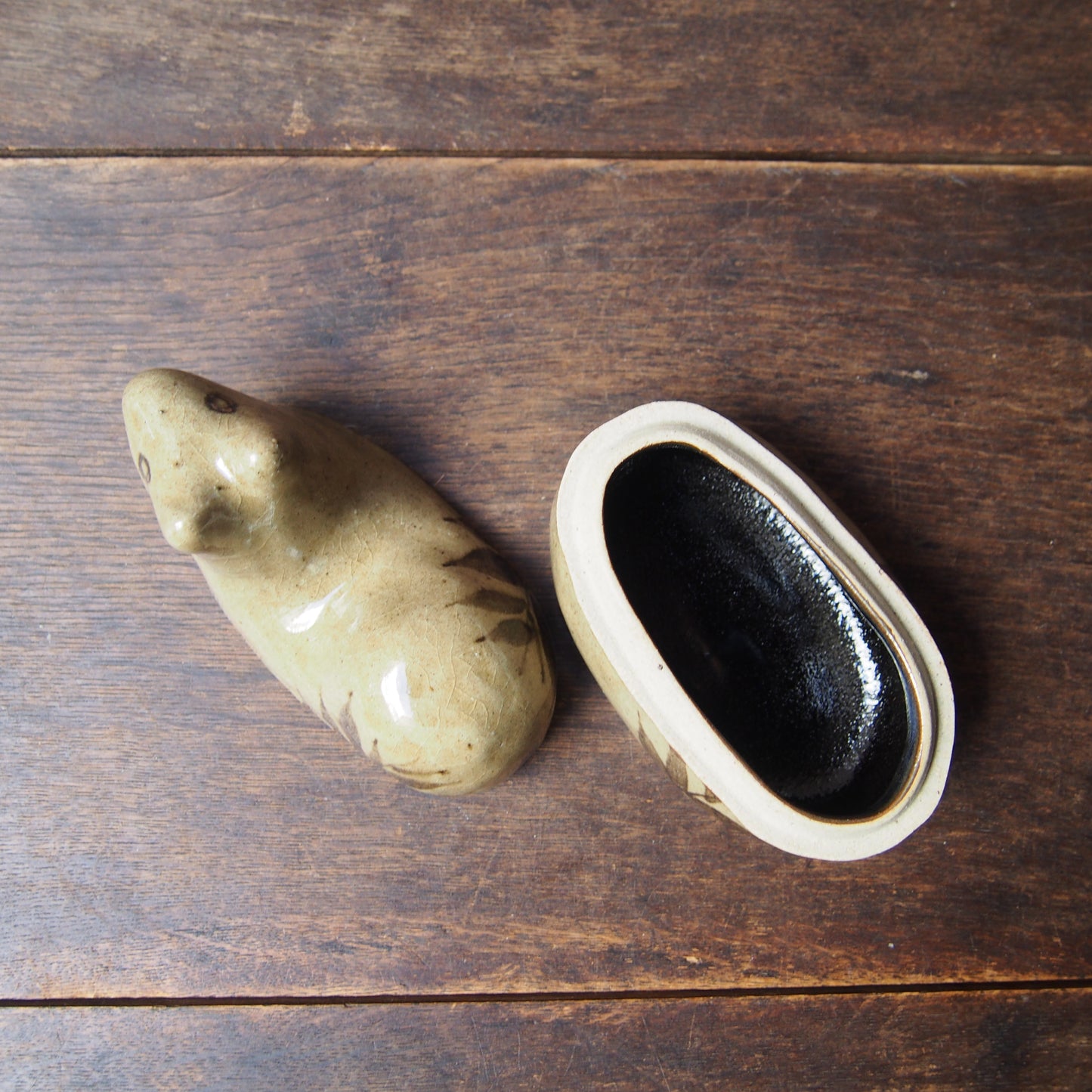 42 リスの蓋物 （鉄絵並白釉） | 加藤舞