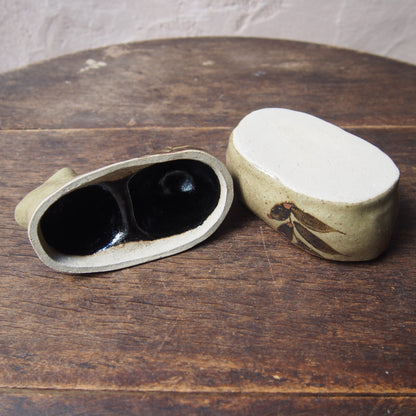 42 リスの蓋物 （鉄絵並白釉） | 加藤舞