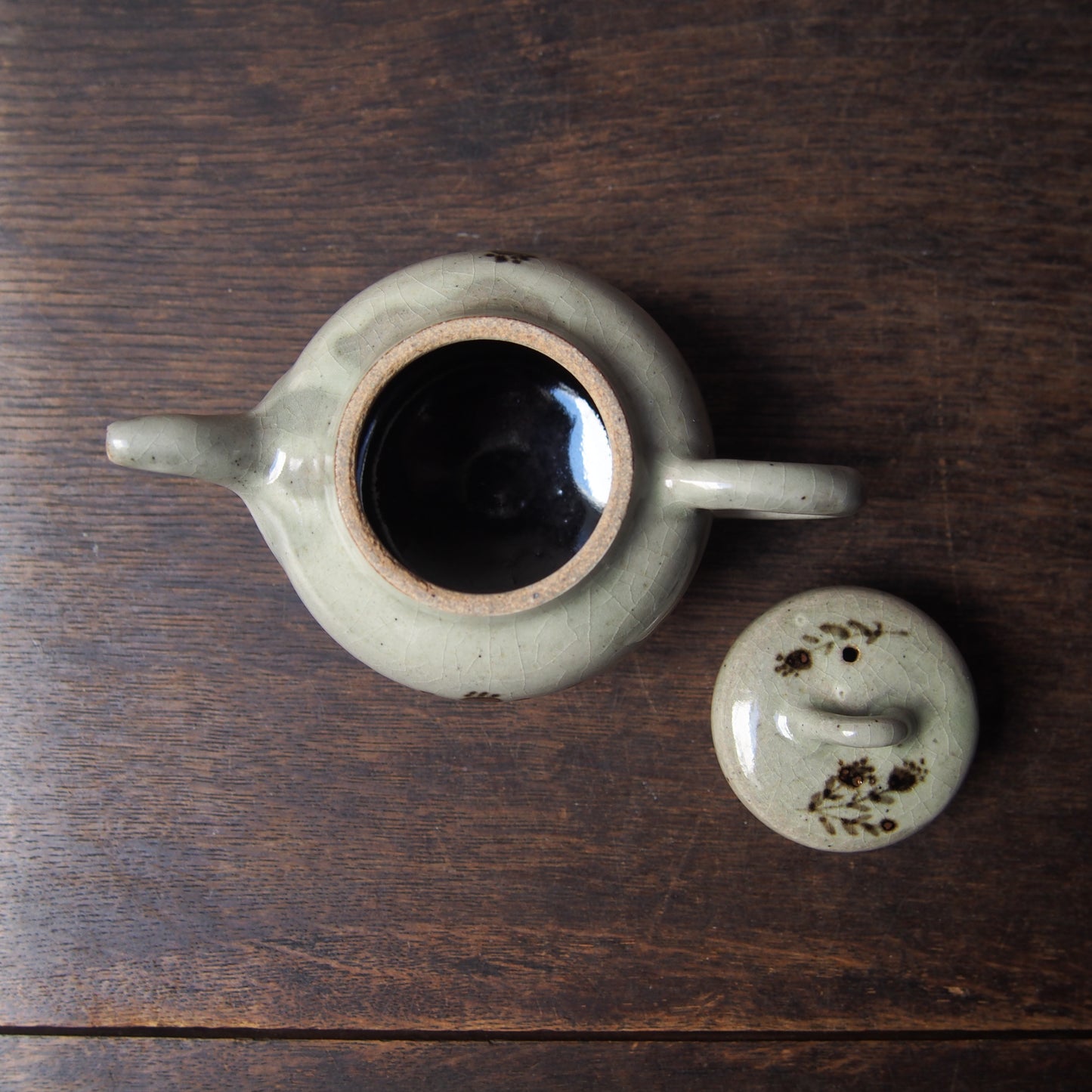 46 茶壺（鉄絵並白釉） | 加藤舞