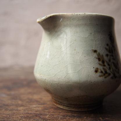 47 茶海（鉄絵並白釉） | 加藤舞