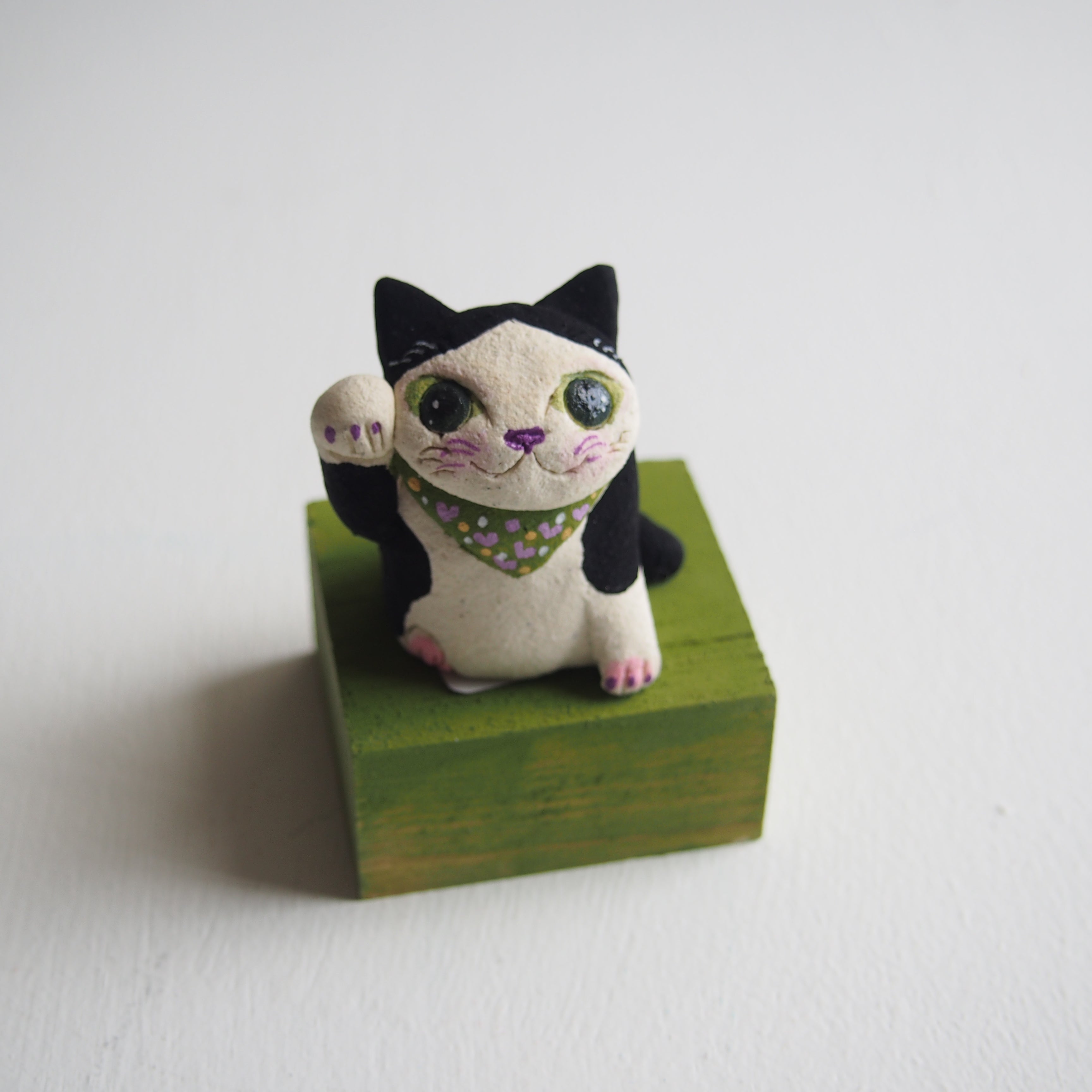 萌猫 猫3兄弟 蓋付顔マグカップkuro(23171) – 株式会社 セラミック藍