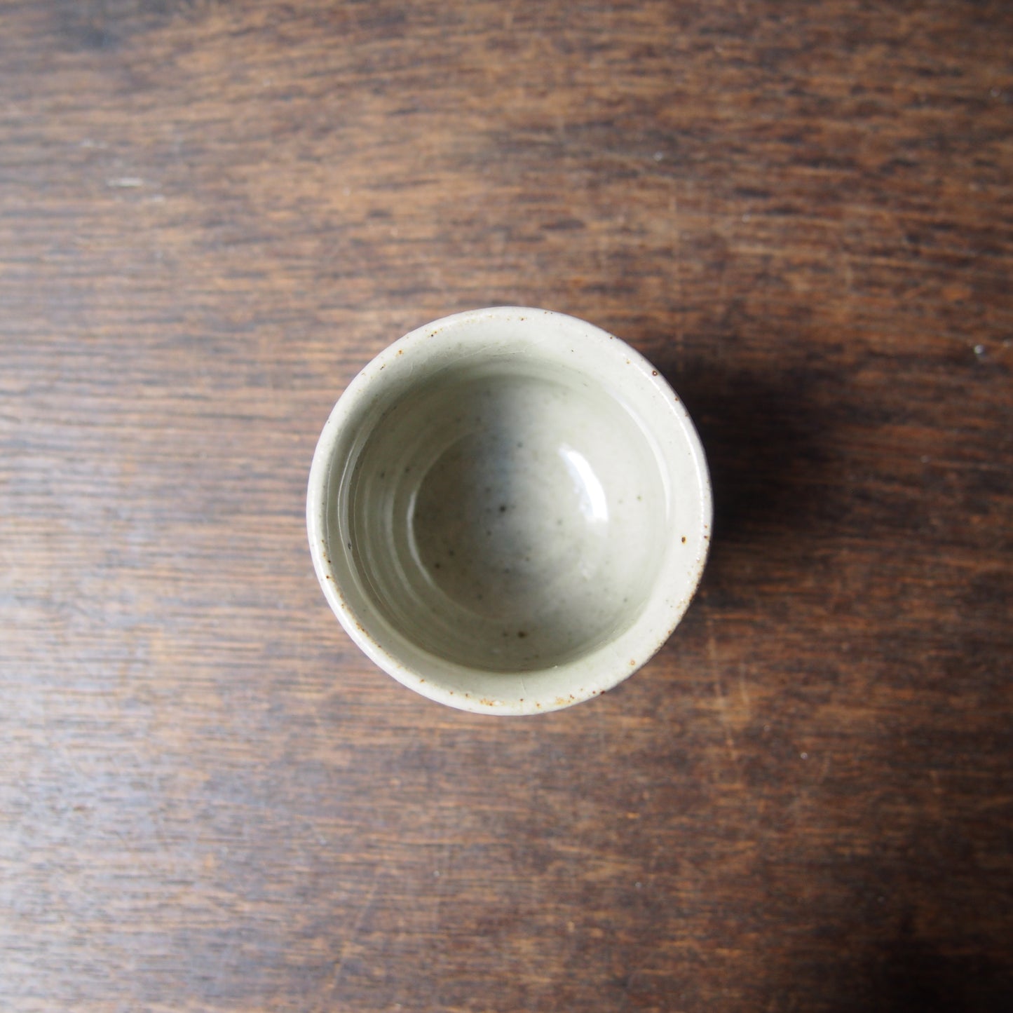 48-1 茶杯（鉄絵並白釉） | 加藤舞