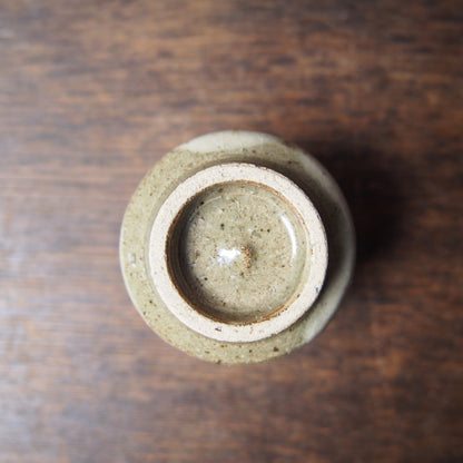 48-1 茶杯（鉄絵並白釉） | 加藤舞