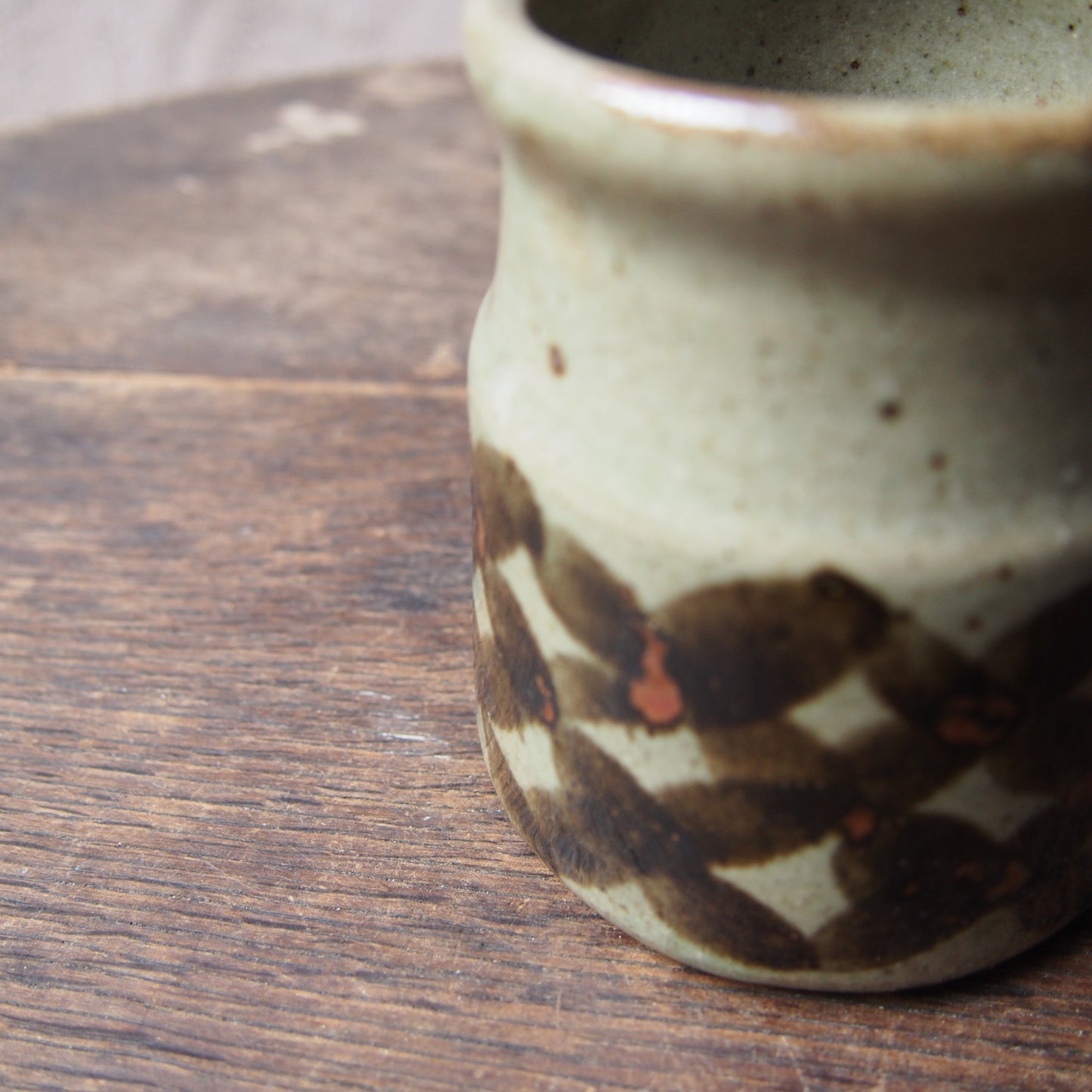 56 カトラリースタンドS（鉄絵並白釉） | 加藤舞