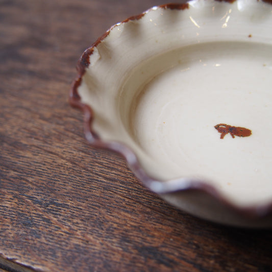 61 波小皿３寸（磁器鉄絵） | 加藤舞